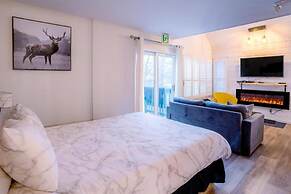 Loft with a View of Blue