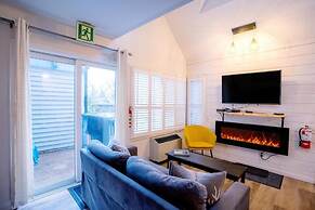 Loft with a View of Blue