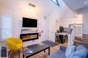 Loft with a View of Blue