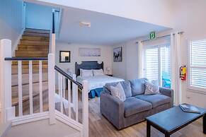 Loft with a View of Blue