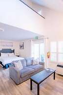 Loft with a View of Blue