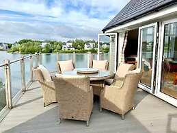 Cotswolds Lakeside Home-Summer Lake
