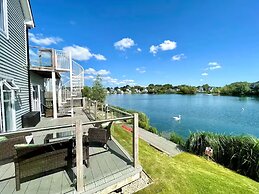Cotswolds Lakeside Home-Summer Lake