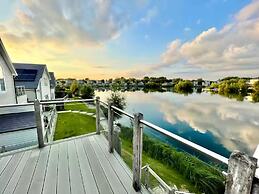 Cotswolds Lakeside Home-Summer Lake