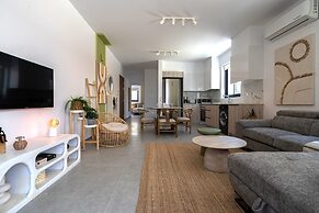 Solenne Stylish 2-BR Apt in Larnaca