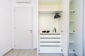 Solenne Stylish 2-BR Apt in Larnaca