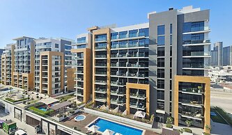 Chic Modern Studio in Azizi Riviera