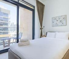 Chic Modern Studio in Azizi Riviera