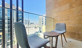 Chic Modern Studio in Azizi Riviera