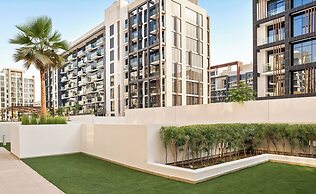 Chic Modern Studio in Azizi Riviera