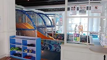 Seven Seas Cote d'Azur  with Pool& Gym