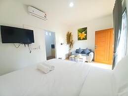 Abams Gili Air