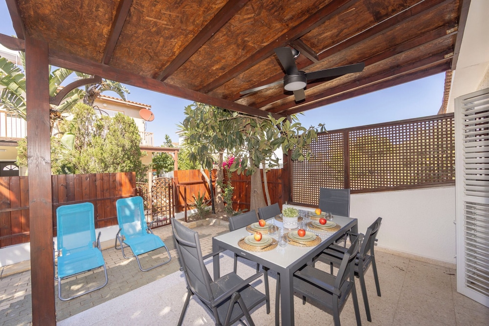 Laranca Oneiro Seaside Villa