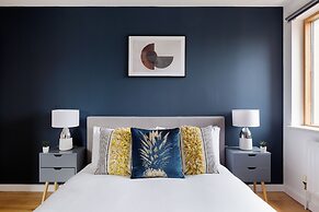 Modern Apartment in Bow