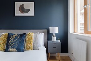 Modern Apartment in Bow