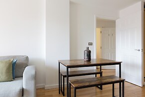 Modern Apartment in Bow