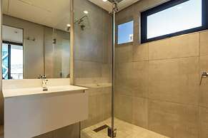 16 On Bree Executive Apartment