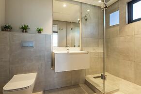 16 On Bree Executive Apartment