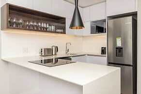 16 On Bree Executive Apartment