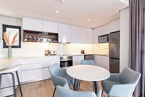 16 On Bree Superior Apartment