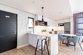 16 On Bree Superior Apartment