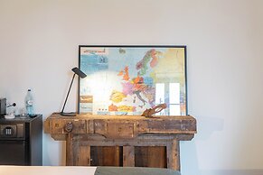 CasaNova Farmhouse