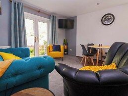 8 Wharfedale Mews