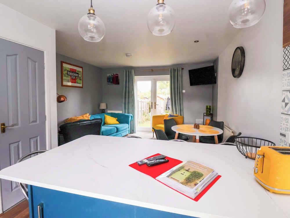8 Wharfedale Mews