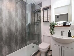 8 Wharfedale Mews