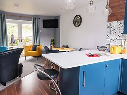 8 Wharfedale Mews
