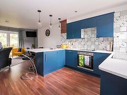 8 Wharfedale Mews