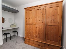 8 Wharfedale Mews