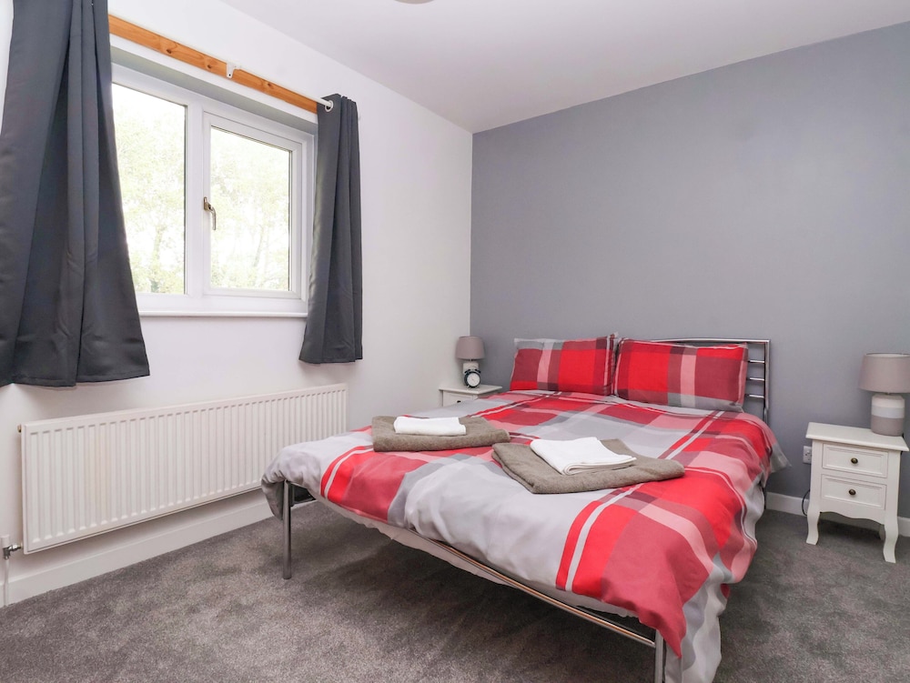 8 Wharfedale Mews