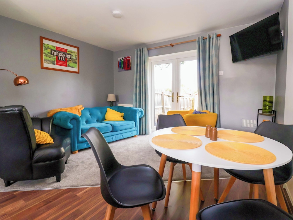 8 Wharfedale Mews