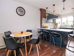 8 Wharfedale Mews