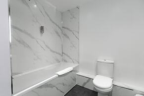 West Hull 2 bed apartment with Parking