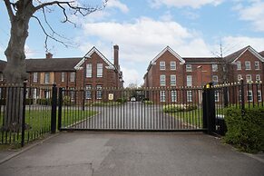 West Hull 2 bed apartment with Parking