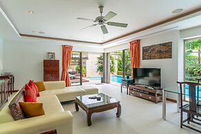 Exotic Pool Villa Solandra in Bangtao