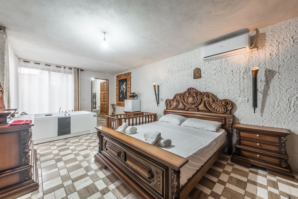 Kanuni - Authentic Albanian House
