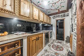 Kanuni - Authentic Albanian House