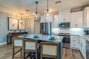 Waterfront Oasis in Dauphin Island - Shared Perks!