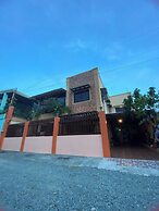 Len's Staycation 3bdr-2br-downstairs ,netflix&wifi