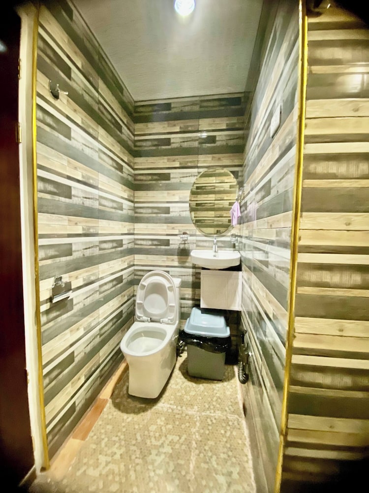 Len's Staycation 3bdr-2br-downstairs ,netflix&wifi
