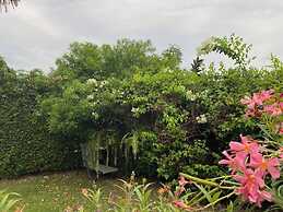 Hidden Villa Oasis Private Pool 2km to Beach&mall