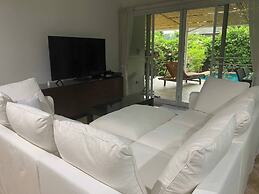 Hidden Villa Oasis Private Pool 2km to Beach&mall