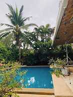 Hidden Villa Oasis Private Pool 2km to Beach&mall
