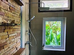 Hidden Villa Oasis Private Pool 2km to Beach&mall