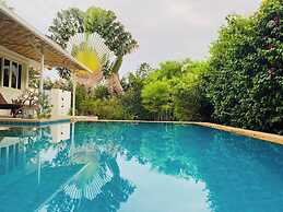 Hidden Villa Oasis Private Pool 2km to Beach&mall