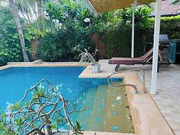 Hidden Villa Oasis Private Pool 2km to Beach&mall