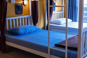 Krabi Freedom Hostel And Bar